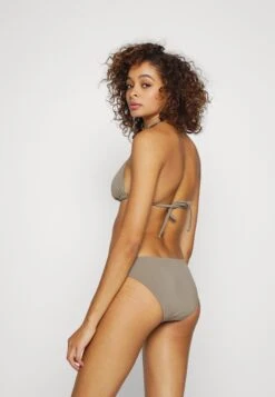 Bruno Banani Triangle Set - Bikini - Stone -Lyno Kleding Winkel 045f472a6ef24724a24e706526954544