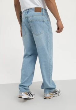 Pier One Relaxed Fit Jeans - Light Blue Denim 11 Pier One Relaxed Fit Jeans - Light Blue Denim -Lyno Kleding Winkel 05244aabdcab4ea3816e96c90d54ad96