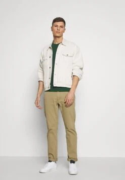 Pier One T-Shirt Print - Dark Green 8 Pier One T-Shirt Print - Dark Green -Lyno Kleding Winkel 09f40a0855824be5b114a7ee6a674350