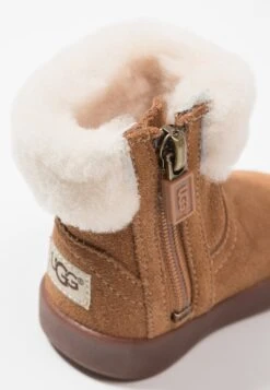 Ugg Jorie - Korte Laarzen - Chestnut -Lyno Kleding Winkel 0dad96f59f2847c4ba04880dec246b1b