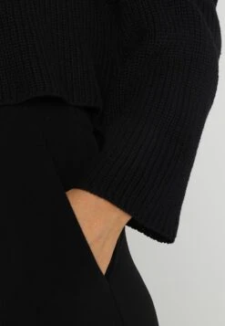 Even&Odd Cropped Jumper - Trui - Black -Lyno Kleding Winkel 10716b29e3fd4dcd813ae28c5b6486e3