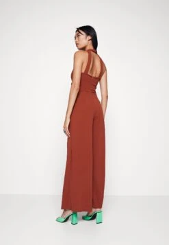 Wal G Penelope Frill - Jumpsuit - Burnt Orange 10 Wal G Penelope Frill - Jumpsuit - Burnt Orange -Lyno Kleding Winkel 13a2e6e2c7014d95be2a4cfa55f0241c
