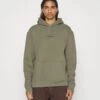 Hollister Co. Summer Icon Unisex - Hoodie - Olive 1 Hollister Co. Summer Icon Unisex - Hoodie - Olive -Lyno Kleding Winkel 1969ad2123ff4098a34ddb6b425fa24e