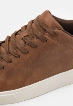 Pier One Unisex - Sneakers Laag - Cognac -Lyno Kleding Winkel 1ede9a8d3f614add9e57eb38fcd5178b