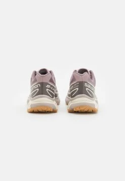 Salomon Xt-6 Unisex - Sneakers Laag - Quail/Plum Kitten/Vanilla Ice -Lyno Kleding Winkel 31cfa453540044b199d3052754f2c914