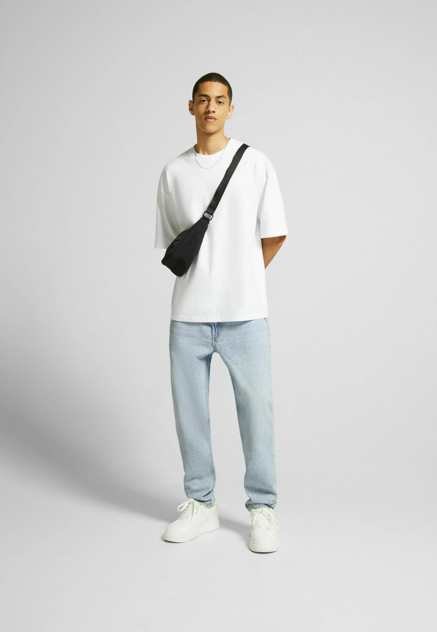 BERSHKA Vintage - Straight Leg Jeans - Light Blue 4 BERSHKA Vintage - Straight Leg Jeans - Light Blue - Afbeelding 2