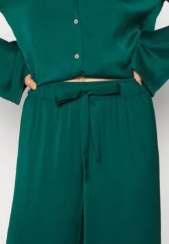 Anna Field Gift Box Pj Set - Pyjama - Green 14 Anna Field Gift Box Pj Set - Pyjama - Green -Lyno Kleding Winkel 35d35f7997c542cdb227b47a977b272d