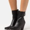 Jeffrey Campbell Walton - Cowboy-/Bikerlaarsjes - Black 2 Jeffrey Campbell Walton - Cowboy-/Bikerlaarsjes - Black -Lyno Kleding Winkel 36e78ae26c21407883492f38ed69406f