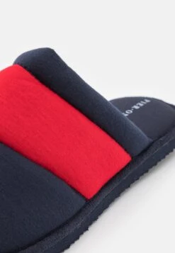 Pier One Unisex - Pantoffels - Dark Blue/Red 13 Pier One Unisex - Pantoffels - Dark Blue/Red -Lyno Kleding Winkel 3873ff5ffc164a00938853720f513c10