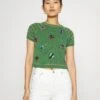 MAX & Co. Collier - T-Shirt Print - Green 1 MAX & Co. Collier - T-Shirt Print - Green -Lyno Kleding Winkel 3ff1e04a739c414d9aa58a78f8cd9eb2