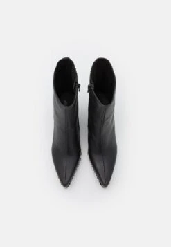 Jeffrey Campbell Walton - Cowboy-/Bikerlaarsjes - Black 13 Jeffrey Campbell Walton - Cowboy-/Bikerlaarsjes - Black -Lyno Kleding Winkel 40b7c2b7fd2041189a47bba59c125dd5