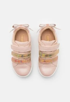 Friboo Sneakers Laag - Pink -Lyno Kleding Winkel 4799f8a51f034ef9bb56fc51fc807144