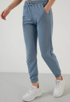 LELA Slim Fit - Trainingsbroek - Baby Blue 8 LELA Slim Fit - Trainingsbroek - Baby Blue -Lyno Kleding Winkel 520add2a8af5473e8fa72cc78ed3496c