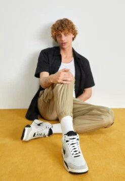 Nike Sportswear Air Flight Lite Mid Nas - Sneakers Hoog - Photon Dust/Black/Metallic Silver/Light Smoke Grey/White/Pale Ivory 12 Nike Sportswear Air Flight Lite Mid Nas - Sneakers Hoog - Photon Dust/Black/Metallic Silver/Light Smoke Grey/White/Pale Ivory -Lyno Kleding Winkel 560daf0e121c4269ba1c67652031ecf4