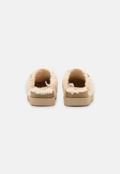 Ugg Fuzz Sugar - Pantoffels - Natural -Lyno Kleding Winkel 615ec063c8304127b2f5a536055df7ae