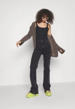 Flared Jeans - Black Denim -Lyno Kleding Winkel 62034efe5f3347339b9f3b99b2f4e0f5