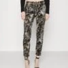 JUST CAVALLI Super Trousers Pocket - Straight Leg Jeans - Honey Mustard -Lyno Kleding Winkel 64d08b0c07a84fb9a6ca3a27f73f4364