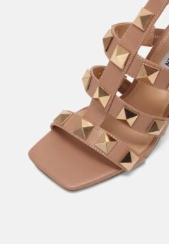 Steve Madden Capri - Sandalen - Nude -Lyno Kleding Winkel 651110374baa4a95834595cb115f1df3