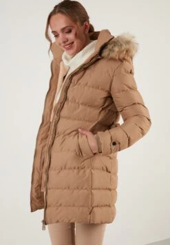 LELA Regular Fit - Winterjas - Camel -Lyno Kleding Winkel 65e5474a46574fcfb2ed6459accf61fb