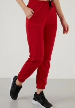 LELA Slim Fit - Trainingsbroek - Red -Lyno Kleding Winkel 6896e69fe70040048443b16ad7f70ad2