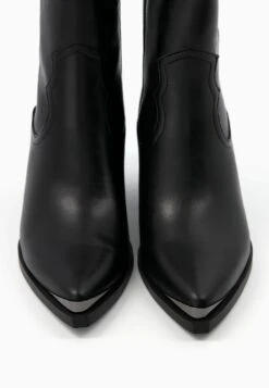 BERSHKA Heeled With Metallic Toe - Cowboy-/Bikerlaarsjes - Black -Lyno Kleding Winkel 6fbcc5314b574281900be90033f9a50b