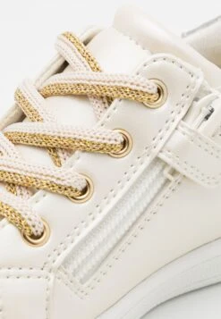 Friboo Sneakers Laag - White -Lyno Kleding Winkel 734c0ffc02eb487e99f7b7d2e7309124