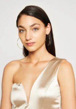 Wal G Evalina One Sleeve Maxi - Galajurk - Champagne -Lyno Kleding Winkel 74a6dde286394af28f5dcc184f00701a