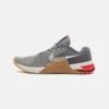 Nike Performance Metcon 8 Unisex - Trainingsschoen - Flat Pewter/Phantom/Med Brown/Light Crimson/Adobe/Cobblestone 2 Nike Performance Metcon 8 Unisex - Trainingsschoen - Flat Pewter/Phantom/Med Brown/Light Crimson/Adobe/Cobblestone -Lyno Kleding Winkel 75fa656709134f0c936e1b09563abd35