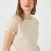 LELA Regular Fit - T-Shirt Print - Stone Colored -Lyno Kleding Winkel 8346fb63d7b94e45992733a12f8920a1