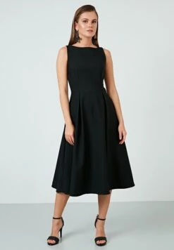 Nieuwe uitgaven 17 LELA Crew Neck Pleated Midi - Cocktailjurk - Black