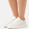 Sneakers Laag - Off-White -Lyno Kleding Winkel 8b68bf586f1a40e183058872237ec298