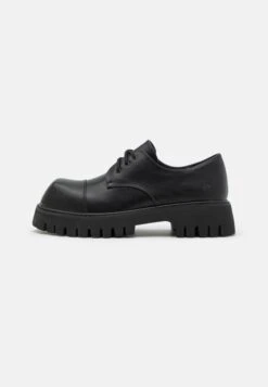 KOI FOOTWEAR The Corrupter Mens Square Toe Shoes - Veterschoenen - Black