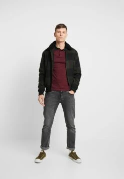 Pier One Muscle Fit - Poloshirt - Bordeaux -Lyno Kleding Winkel 8f04bc93cb86430fb17b7449fe3c0ce3