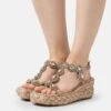 Alma En Pena Sandalen Met Sleehak - Beige 1 Alma En Pena Sandalen Met Sleehak - Beige -Lyno Kleding Winkel 92087546ab5a4ad3a065eaa93926a971