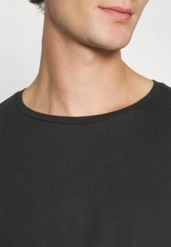 Pier One 2 Pack - Longsleeve - Black/Khaki 13 Pier One 2 Pack - Longsleeve - Black/Khaki -Lyno Kleding Winkel 9738d7a40e2d43ecbbab45cbd3bc692f