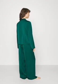 Anna Field Gift Box Pj Set - Pyjama - Green 11 Anna Field Gift Box Pj Set - Pyjama - Green -Lyno Kleding Winkel a667a230e1e0450db65306711a2d6272