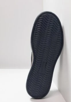 Skechers Moreno - Sneakers Laag - Navy 12 Skechers Moreno - Sneakers Laag - Navy -Lyno Kleding Winkel ac7853565eb042ad8439b8997256f5da