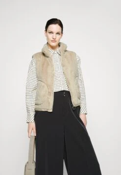 MARC CAIN Bodywarmer - Almond Milk -Lyno Kleding Winkel ad621ce4c72d4b3581aef5582d347dab