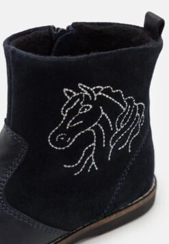 Friboo Leather - Korte Laarzen - Dark Blue -Lyno Kleding Winkel b502a0bf21da4fe9a135ec22d2d20511