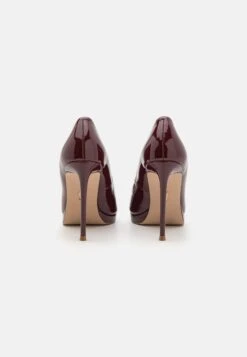 Steve Madden Klassy - Klassieke Pumps - Bordeaux -Lyno Kleding Winkel b58faf743ee2465e8abeac97fbe6e763