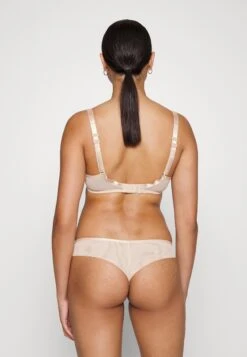 Chantelle Chic Essential Spacer - Beugel Bh - Golden Beige 11 Chantelle Chic Essential Spacer - Beugel Bh - Golden Beige -Lyno Kleding Winkel b69b835c3ebb4ab390cce84632151633