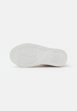 Friboo Sneakers Hoog - Rose Gold 12 Friboo Sneakers Hoog - Rose Gold -Lyno Kleding Winkel bf061bae72f046f1b8e69eb1a4687583