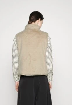 MARC CAIN Bodywarmer - Almond Milk -Lyno Kleding Winkel c0af58d728c5438988a3c75553ac1b7b