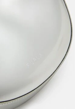 Furla Primavera Shoulder Bag - Handtas - Silver-Coloured -Lyno Kleding Winkel c22ec9dcf4084528ae80e463aae4517d