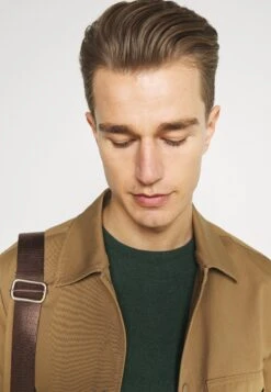 Pier One Basic Crewneck - Trui - Mottled Dark Green -Lyno Kleding Winkel c4a75157027844b18a449c0bf30f39e5