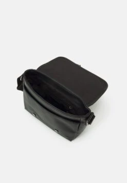 Pier One Unisex - Schoudertas -Black 8 Pier One Unisex - Schoudertas -Black -Lyno Kleding Winkel c8b3267bb4784f2bbcd3cf675ef176e0