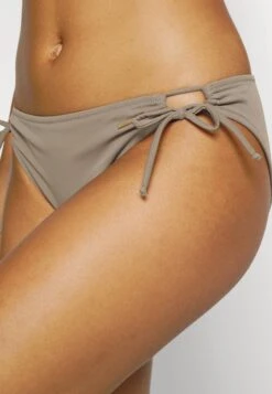 Bruno Banani Triangle Set - Bikini - Stone -Lyno Kleding Winkel c8df7db524bf40d28ae07bd4c86a1468