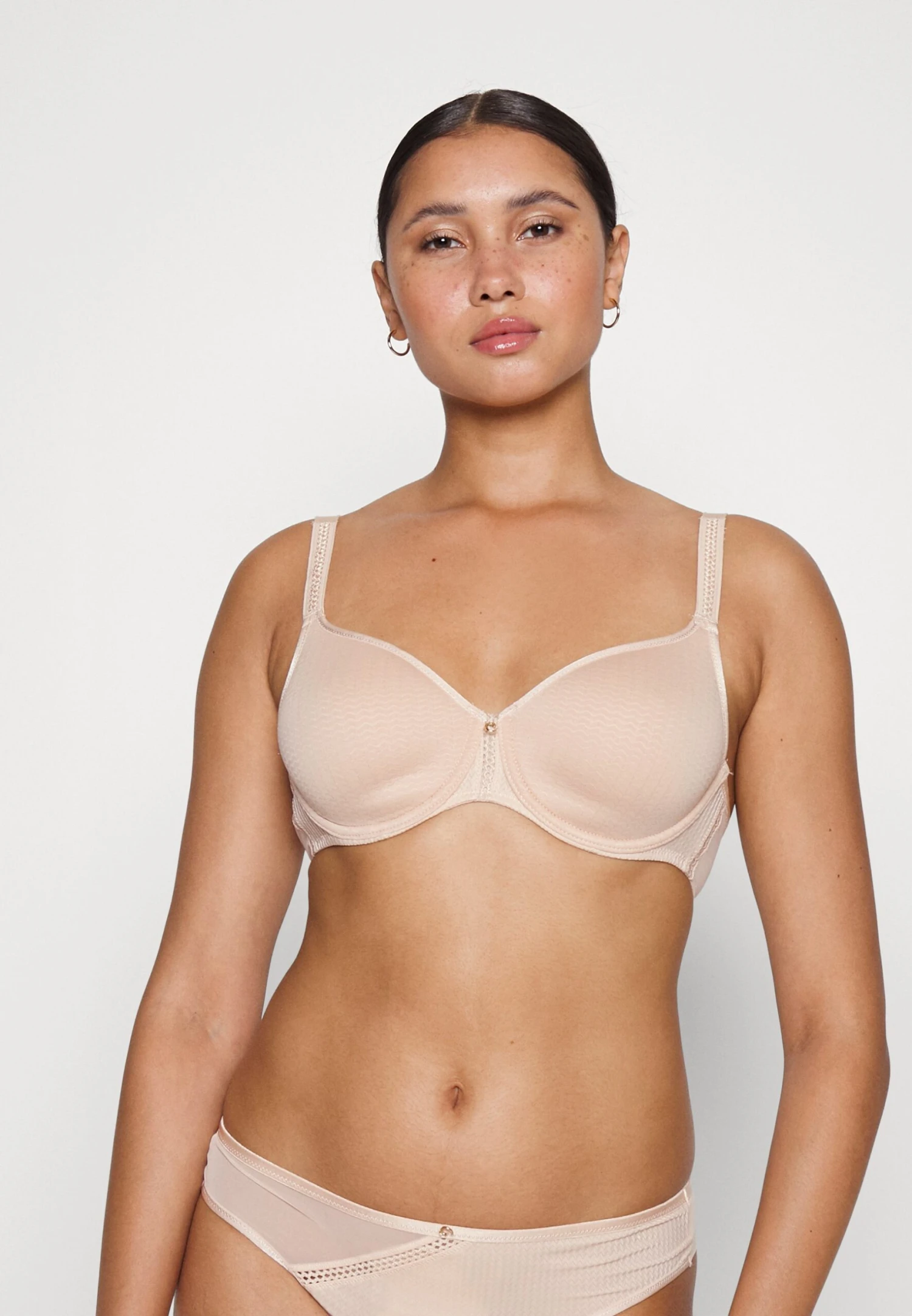 Chantelle Chic Essential Spacer - Beugel Bh - Golden Beige 3 Chantelle Chic Essential Spacer - Beugel Bh - Golden Beige