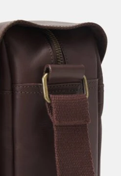 Pier One Leather Unisex - Laptoptas - Brown -Lyno Kleding Winkel c935e79934044db4a8a431f7bc297e74