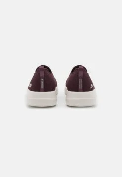 Go Walk Trainers - Sportieve Wandelschoenen - Burgundy -Lyno Kleding Winkel d17fc97ad06a4e079d5f627015b361df